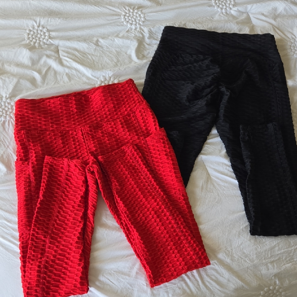 Red and Black Textured Compression Leggings